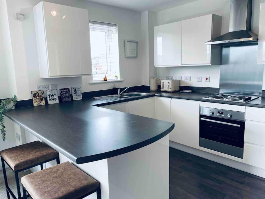 Luxury 2 Bedroom Waterfront Apartment With Balcony Newport  Eksteriør billede