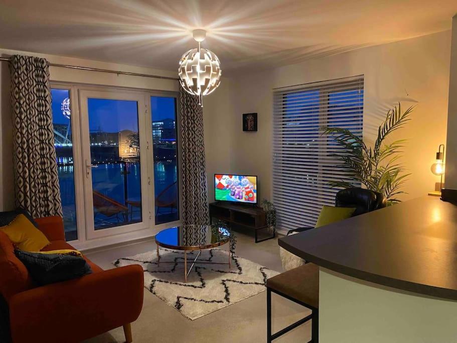 Luxury 2 Bedroom Waterfront Apartment With Balcony Newport  Eksteriør billede