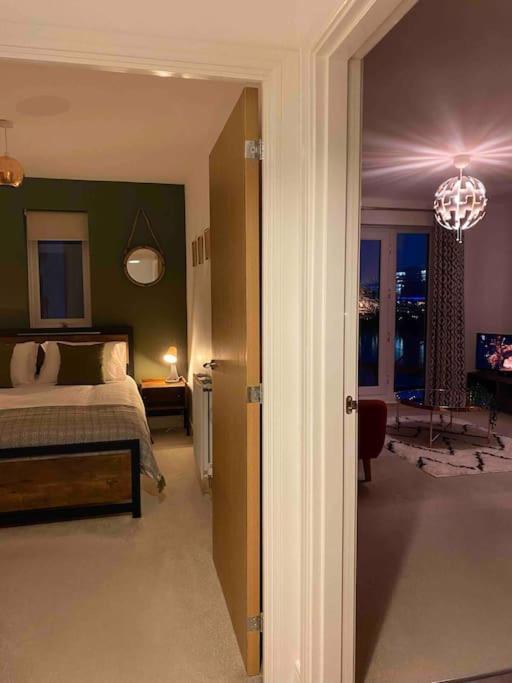 Luxury 2 Bedroom Waterfront Apartment With Balcony Newport  Eksteriør billede