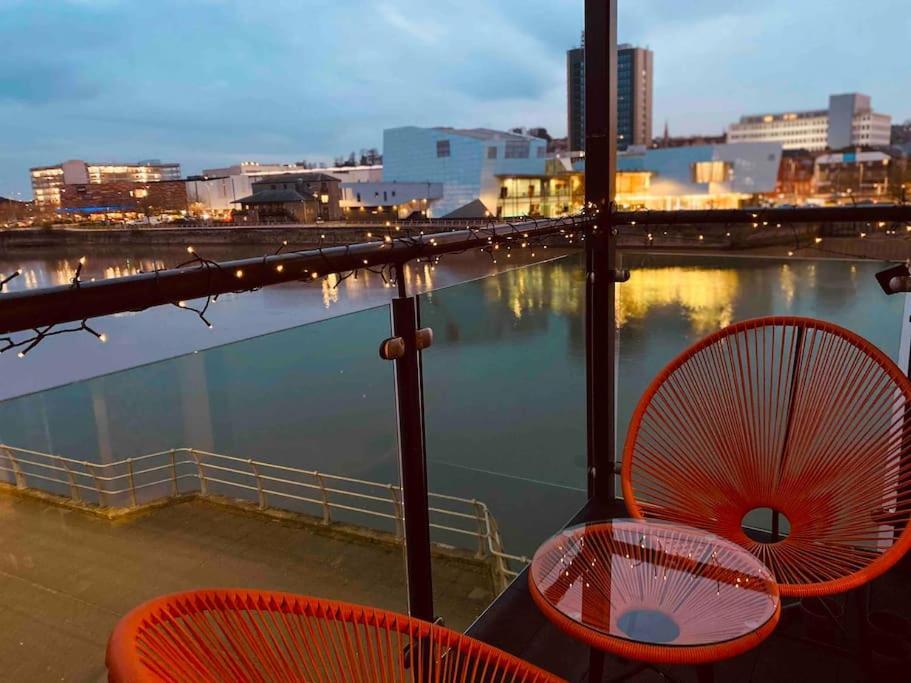 Luxury 2 Bedroom Waterfront Apartment With Balcony Newport  Eksteriør billede