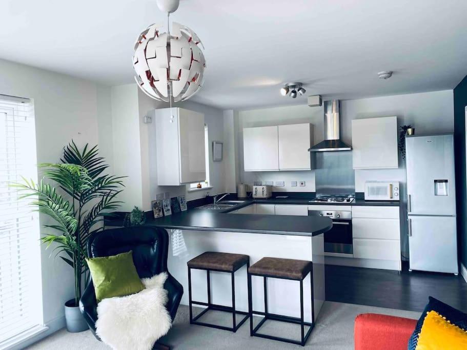 Luxury 2 Bedroom Waterfront Apartment With Balcony Newport  Eksteriør billede