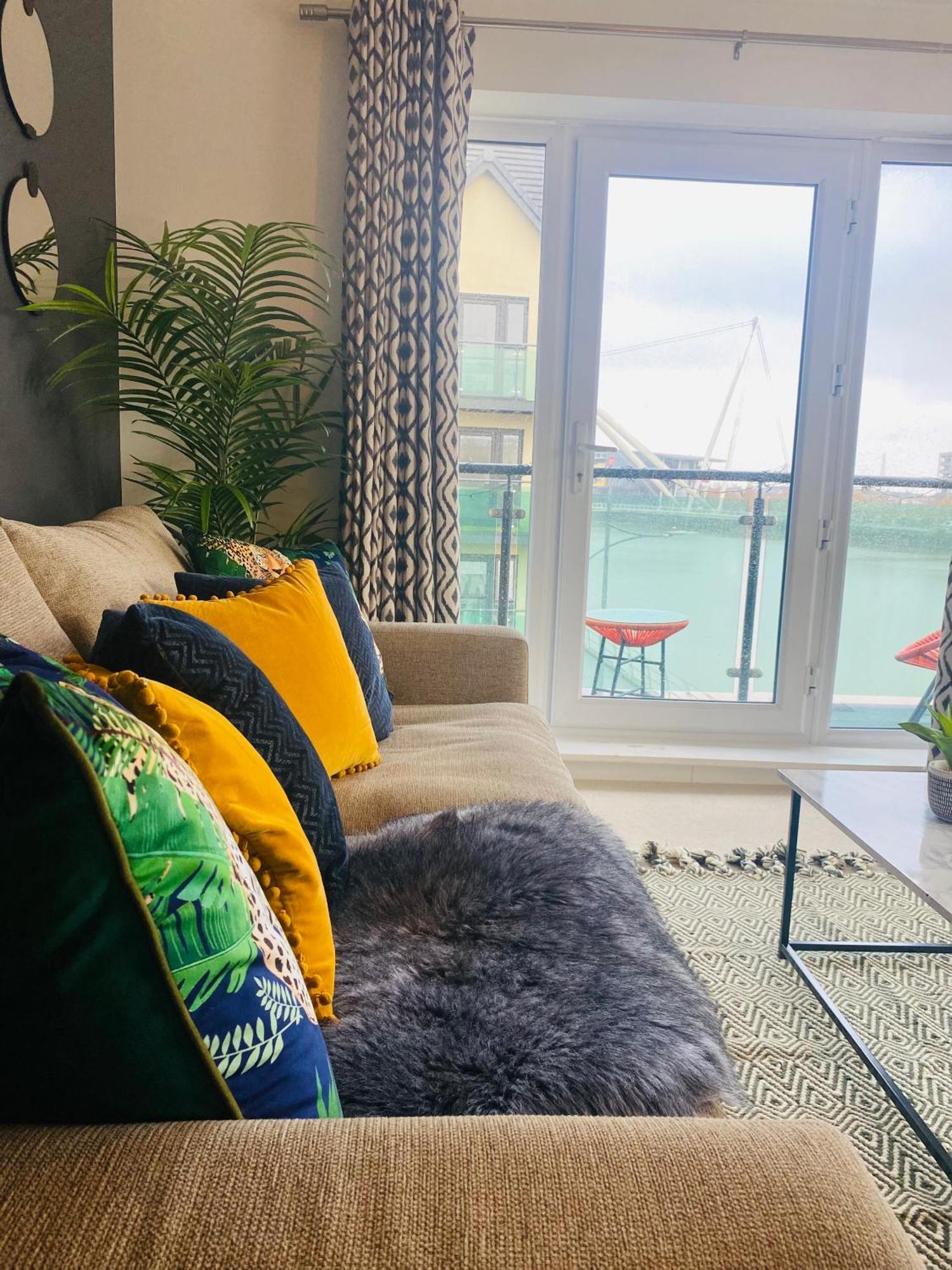 Luxury 2 Bedroom Waterfront Apartment With Balcony Newport  Eksteriør billede